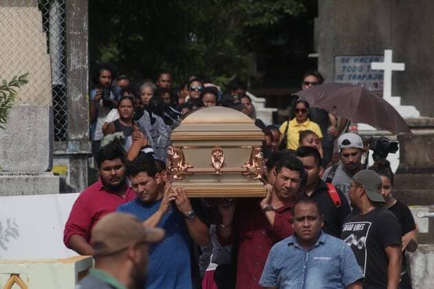 August 29, 2019: EUM20190830NAC01.JPG.COATZACOALCOS, Ver., ViolenceViolencia-Ataque.- 29 agosto 2019. Aspectos del Panteon Municipal de Coatzacoalcos durante el cortejo funebre de las victimas del ataque armado suscitado en el bar Caballo Blanco, que tuvo lugar el pasado 26 de agosto y por el cual fallecieron por lo menos 29 personas. Foto: Agencia EL UNIVERSALAFBV.  - ZUMAu78_ 20190829_zaf_u78_091 Copyright: xElxUniversalx