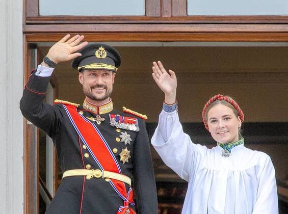 Entertainment Bilder des Tages 31-08-2019 Norway Princess Ingrid Alexandra s, with Prince Hakon on the balcony, after her confirmation in the Palace Chapel at the Royal Palace Oslo.  Copyright: xPPEx