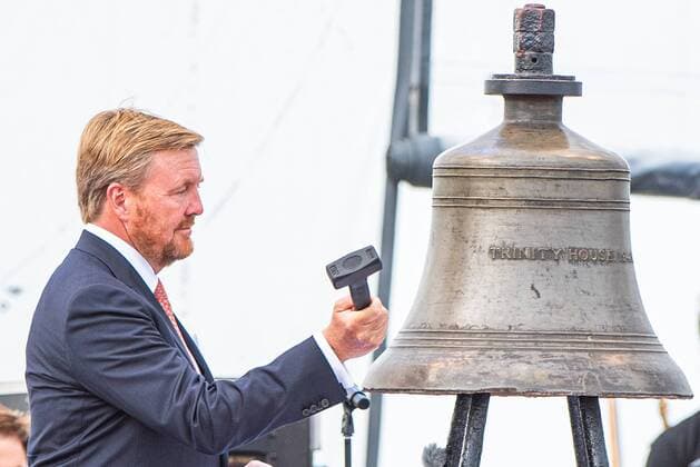 Entertainment Bilder des Tages Dutch King Willem-Alexander rings a memorial bell during the commemoration of the 75th anniversary of the Battle of the Scheldt (Slag om de Schelde - Battaille de l Escaut), in Terneuzen, the Netherlands, Saturday 31 August 2019. The commemorations are attended by the Belgian and the Dutch Kings and Queens.  JONASxROOSENS 05652727