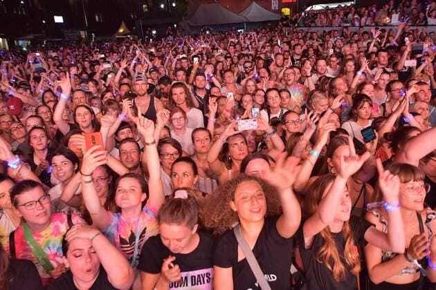 Energy Music Tour Berlin 2019 Fans und Zuschauer von der MusikerBand Bastille Live on Stange bei der Energy Music Tour 2019 in der Kulturbrauerei in Berlin am 31.08.2019