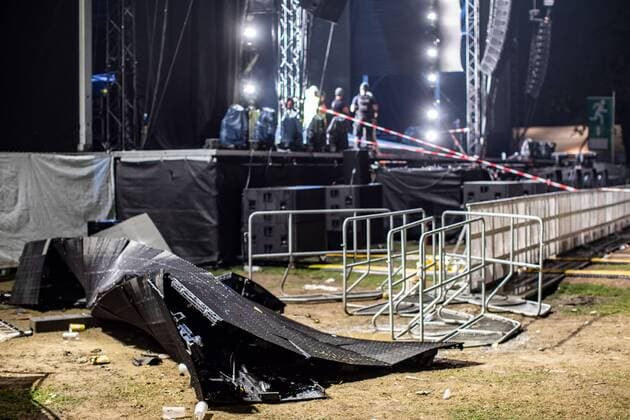 Essen, Unglück bei einem Konzert in Essen 31.08.2019 , Essen , Bei einem Konzert der beiden Musiker Casper und Marteria auf dem Gelände des Seaside-Beach am Baldeneysee in Essen ist eine LED-Leinwand an der Bühne umgestürzt , 22 Menschen verletzt , 2 davon schwer.
