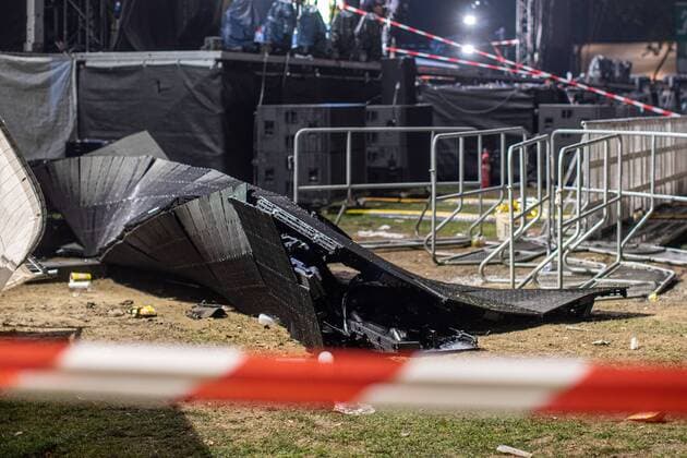 Essen, Unglück bei einem Konzert in Essen 31.08.2019 , Essen , Bei einem Konzert der beiden Musiker Casper und Marteria auf dem Gelände des Seaside-Beach am Baldeneysee in Essen ist eine LED-Leinwand an der Bühne umgestürzt , 22 Menschen verletzt , 2 davon schwer.