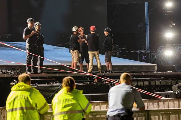 Essen, Unglück bei einem Konzert in Essen 31.08.2019 , Essen , Bei einem Konzert der beiden Musiker Casper und Marteria auf dem Gelände des Seaside-Beach am Baldeneysee in Essen ist eine LED-Leinwand an der Bühne umgestürzt , 22 Menschen verletzt , 2 davon schwer.
