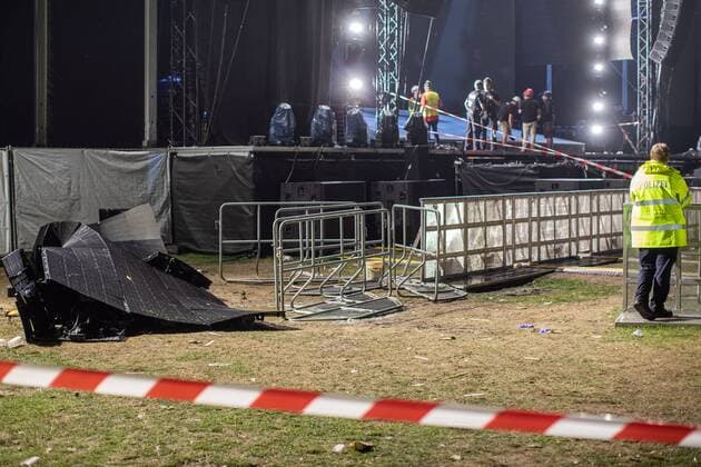 Essen, Unglück bei einem Konzert in Essen 31.08.2019 , Essen , Bei einem Konzert der beiden Musiker Casper und Marteria auf dem Gelände des Seaside-Beach am Baldeneysee in Essen ist eine LED-Leinwand an der Bühne umgestürzt , 22 Menschen verletzt , 2 davon schwer.