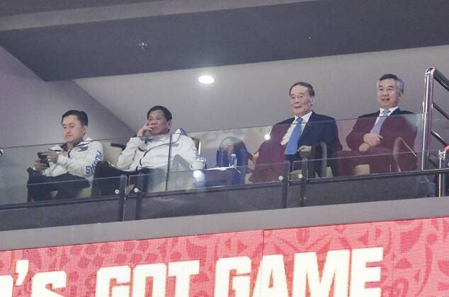 Foshan, Rodrigo Duterte besucht Basketball-WM in China (190901) -- FOSHAN, Sept. 1, 2019 -- Chinese Vice President Wang Qishan and Philippine President Rodrigo Duterte watch a game between the Philippines and Italy during the FIBA Basketball World Cup 2019 after their meeting in Foshan, south China s Guangdong Province, Aug. 31, 2019. ) CHINA-GUANGDONG-WANG QISHAN-PHILIPPINE PRESIDENT-MEETING (CN) HuangxZongzhi 