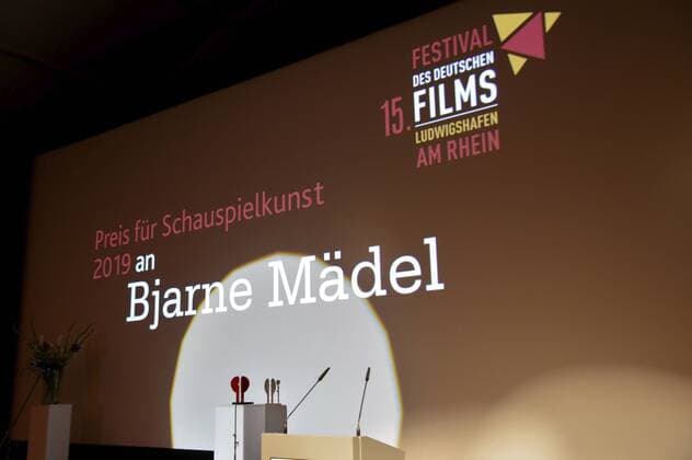 Verleihung des Preises für Schauspielkunst 2019 an Bjarne Mädel auf dem 15. Festival des Deutschen Films Ludwigshafen im Festivalkino. Ludwigshafen, 01.09.2019