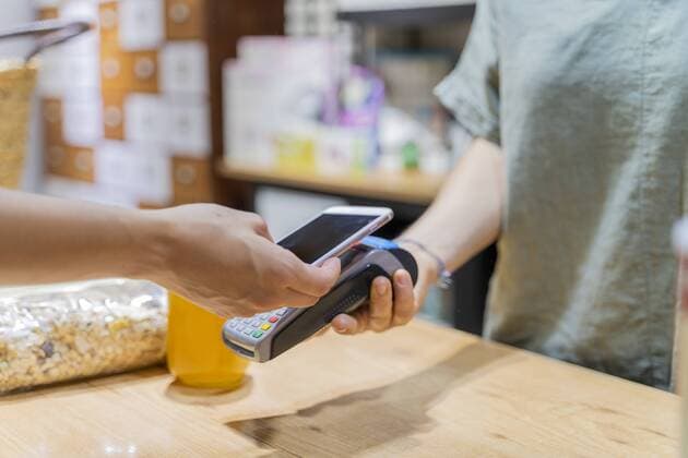 Customer paying cashless with smartphone in a shop model released Symbolfoto property released  AFVF03610