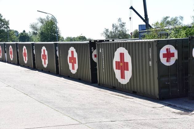 Versorgungseinrichtungen eines mobilen Rettungszentrums der Bundeswehr für den autarken Einsatz während des Tages der offenen Tür des Sanitätsregiment 2 in Rennerod im Westerwald Rennerod Rheinland-Pfalz Deutschland