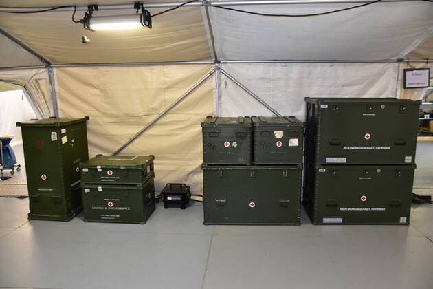 Einblicke in ein mobiles Rettungszentrum der Bundeswehr während des Tages der offenen Tür des Sanitätsregiment 2 in Rennerod im Westerwald. Rennerod Rheinland-Pfalz Deutschland