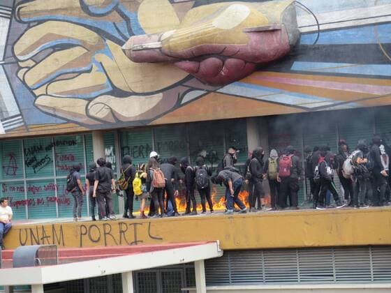 Mexiko, Ausschreitungen an der Universität UNAM in Mexiko-Stadt September 3, 2019: EUM20190903SOC04.JPG.CIUDAD DE MEXICO ProtestProtesta-UNAM Violencia.- Este martes 3 de septiembre de 2019, un grupo de jovenes encapuchados realizan actos vandalicos en las instalaciones de la Rectoria de la Universidad Nacional Autonoma de Mexico. Foto: Agencia EL UNIVERSALHugo GarciaEVZ Copyright: xElxUniversalx