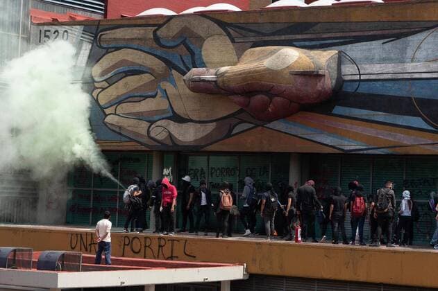 Mexiko, Ausschreitungen an der Universität UNAM in Mexiko-Stadt September 3, 2019: EUM20190903SOC11.JPG.CIUDAD DE MEXICO ProtestProtesta-UNAM Violencia.- Este martes 3 de septiembre de 2019, un grupo de jovenes encapuchados realizan actos vandalicos en las instalaciones de la Rectoria de la Universidad Nacional Autonoma de Mexico. Foto: Agencia EL UNIVERSALGerardo LunaEVZ. Copyright: xElxUniversalx