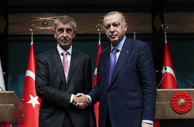News Bilder des Tages (190903) -- ANKARA, Sept. 3, 2019 -- Turkish President Recep Tayyip Erdogan (R) shakes hands with visiting Czech Prime Minister Andrej Babis at a joint press conference in Ankara, Turkey, on Sept. 3, 2019. Turkish President Recep Tayyip Erdogan said on Tuesday that his country will not close its doors to refugees, the state-run Anadolu Agency reported. (Photo by Xinhua) TURKEY-ANKARA-CZECH REPUBLIC-PM-VISIT MustafaxKaya 