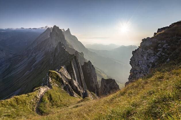 Gebirgskamm im Alpsteingebirge im stimmungsvollen Licht, hinten der Säntis, Alpstein, Kanton Appenzell, Schweiz, Europa Copyright: imageBROKER/RobertxHaasmann ibxroh05033013.jpg