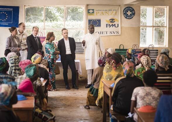 Bundesaussenminister Heiko Maas (SPD) trifft den Gruender und medizinischen Direktor des Panzi-Krankenhauses, Denis Mukwege, in Bukavu, 04.09.2019. Bukavu Congo *** Federal Foreign Minister Heiko Maas SPD meets founder and medical director of Panzi Hospital, Denis Mukwege, in Bukavu, 04 09 2019 Bukavu Congo Copyright: xXanderxHeinl photothek.netx