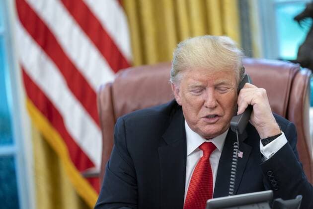 Bilder des Jahres 2019, News 09 September News Themen der Woche KW 36 September 4, 2019, Washington, DC, United States of America: U.S President Donald Trump speaks by telephone with Bahamian Prime Minister Hubert Minnis from the Oval Office of the White House September 4, 2019 in Washington, DC. Trump expressed his condolences for the loss of life and catastrophic damage in parts of the Bahamas and offered humanitarian assistance to the affected people and communities of the Bahamas. Washington United States of America - ZUMAp138 20190904_zaa_p138_013 Copyright: xShealahxCraigheadx