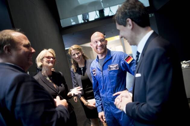 Futurium Berlin - Eroeffnung DEU, Deutschland, Germany, Berlin, 05.09.2019 Helge Braun, Chef des Bundeskanzleramtes CDU, Anja Karliczek, Bundesbildungsministerin CDU, Alexander Gerst, ESA-Astronaut und UNICEF-Botschafter, und Stefan Brandt, Futurium Direktor, (v.l.n.r.) bei der Eroeffnung vom Futurium Berlin in Berlin-Mitte. Mit dem Futurium ensteht ein neuer Ort fuer Ausstellungen und Veranstaltungen rund um das Thema Zukunftsgestaltung in Berlin. Das Futurium ist eine Initiative der Bundesregierung gemeinsam mit fuehrenden deutschen Wissenschaftsorganisationen, Stiftungen und der deutschen Wirtschaft. Es ist eine unabhaengige Plattform für Dialog und Vernetzung zwischen Staat, Wissenschaft, Wirtschaft und Gesellschaft. Helge Braun, head of the Chancellor office CDU, Anja Karliczek, Federal Minister for Education CDU, Alexander Gerst,