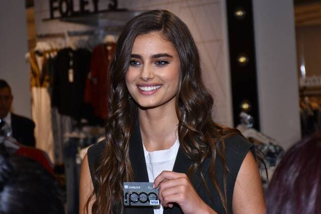 Fashion Fest Autumn Winter Store Tour MEXICO CITY, MEXICO - SEPTEMBER 5: Victoria s Secret Model Taylor Hill poses for photos during a store tour to promote the Fashion Fest Autumn Winter 2019 at Liverpool Polanco on September 5, 2019 in Mexico City, Mexico  Copyright: xCarlosxTischlerx EYE_9670