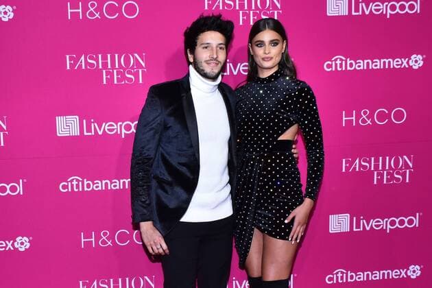 Fashion Fest Autumn Winter -Arrivals MEXICO CITY, MEXICO - SEPTEMBER 5: Victoria s Secret Model Taylor Hill and Sebastian Yatra poses for photos during the pink carpet of Fashion Fest Autumn Winter 2019 at Quarry Studios on September 5, 2019 in Mexico City, Mexico  Copyright: xCarlosxTischlerx EYE_0332
