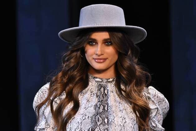 Fashion Fest Autumn Winter -Fashion Show MEXICO CITY, MEXICO - SEPTEMBER 5: Victoria s Secret model Taylor Hill walks on the catwalk during the fashion show as part of Fashion Fest Autumn Winter 2019 at Quarry Studios on September 5, 2019 in Mexico City, Mexico  Copyright: xCarlosxTischlerx EYE_0574