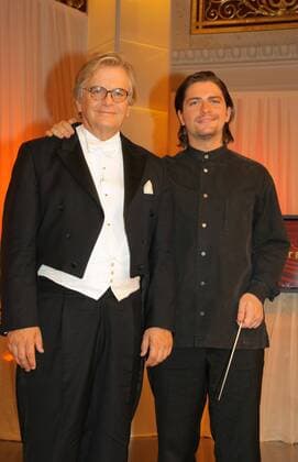 Klassik Fuer Alle 05.10.2005 Dirigent Justus Frantz mit Sohn Christopher Tainton im Konzerthaus am Gendarmenmarkt, Berlin, bei der Konzertveranstaltung - Klassik Fuer Alle - 05.10.2005 - *** Klassik Fuer Alle 05 10 2005 Conductor Justus Frantz with son Christopher Tainton at the Konzerthaus am Gendarmenmarkt, Berlin, at the concert event Klassik Fuer Alle 05 10 2005