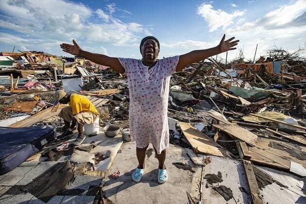 Bilder des Jahres 2019, News 09 September News Themen der Woche KW 36 September 6, 2019, Abaco Island, BAH: Aliana Alexis se lamenta, este jueves 5 de septiembre, donde una vez estuvo su casa en Marsh Harbour, Great Abaco Island, Bahamas, tras el paso del huracoÂ¡n Dorian. Abaco Island BAH - ZUMAm67_ 20190906_zaf_m67_005 Copyright: xAlxDiazx