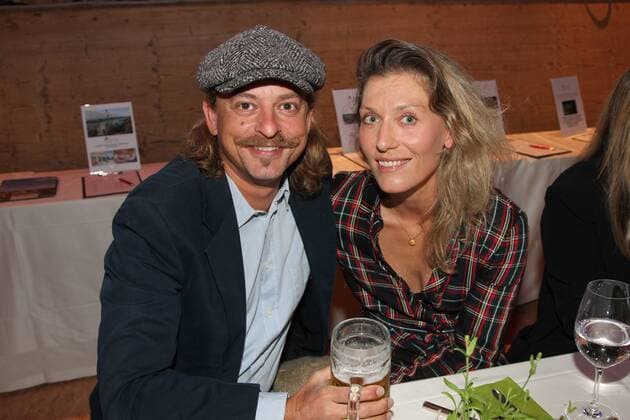 Florian Fischer mit Freundin Julia Gampl, Tabaluga Golf Cup 2019 Gala Abend im Reitstall in Tutzing am 07.09.2019