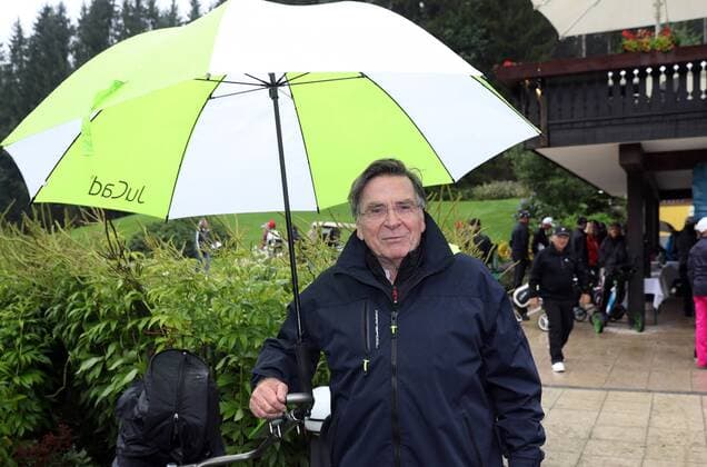 25. Tabaluga Golf Turnier zu Gunsten der Mcihael Roll Tabaluga Stiftung Elmar Wupper kam trotz Regen, Tutzing Deutschland Golfclub Tutzing