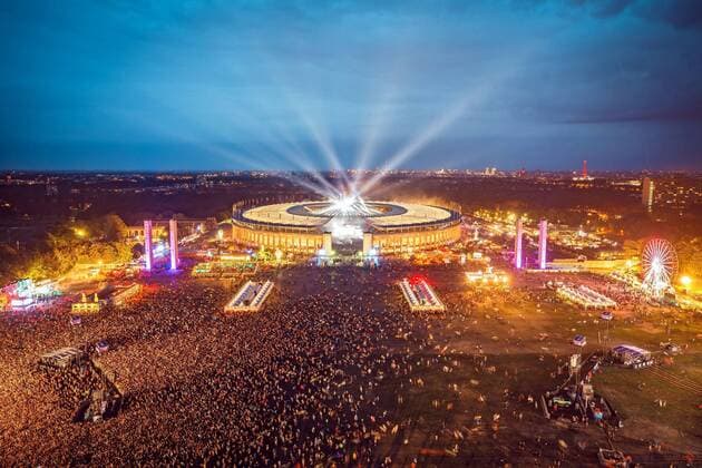 Bilder des Jahres 2019, Entertainment 09 September Entertainment Themen der Woche KW36 Entertainment Bilder des Tages Lollapalooza Berlin 2019. Besucher des Lollapalooza Berlin 2019 am 07. und 08.09.2019 im Olympiastadion Berlin. 20190907SFL0033 *** Lollapalooza Berlin 2019 Visitors of Lollapalooza Berlin 2019 on 07 and 08 09 2019 at the Olympiastadion Berlin 20190907SFL0033