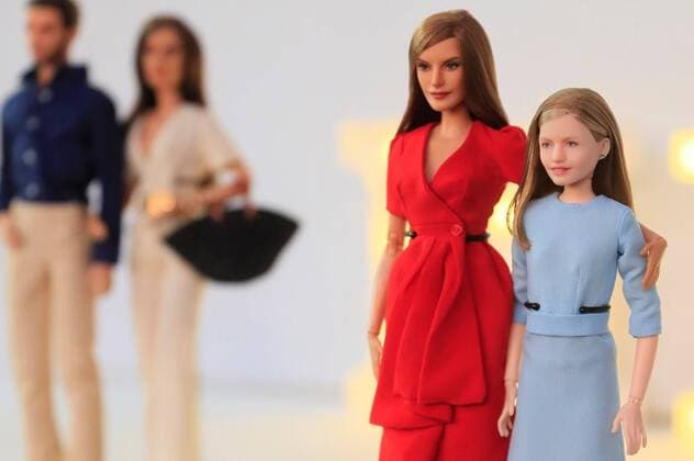 Bilder des Jahres 2019, Entertainment 09 September Entertainment Themen der Woche KW36 Entertainment Bilder des Tages Madrid, Barbie-Puppen von Königin Letizia von Spanien und Prinzessin Leonor Barbie replicas of Queen Letizia of Spain (2R) and her daughter Princess Leonor (R) are displayed at the Official Barbie Collectors Convention in Spain Madrid Fashion Doll Show held in Madrid, Spain, 08 August 2019. Just like her parents, Princess Leonor has a Barbie replica of herself that will not be on sale for public. Vasili Barbier and Sergey Amelkox are the creators of these kind of Barbie celebrity replicas made with the measurements and structure of a conventional Barbie that will be sold in a charity auction on Ebay. Barbie presents Princess Leonor doll !ACHTUNG: NUR REDAKTIONELLE NUTZUNG!  Copyright: xFernandoxAlvaradox GRAF8321 20190908-637035468550541628