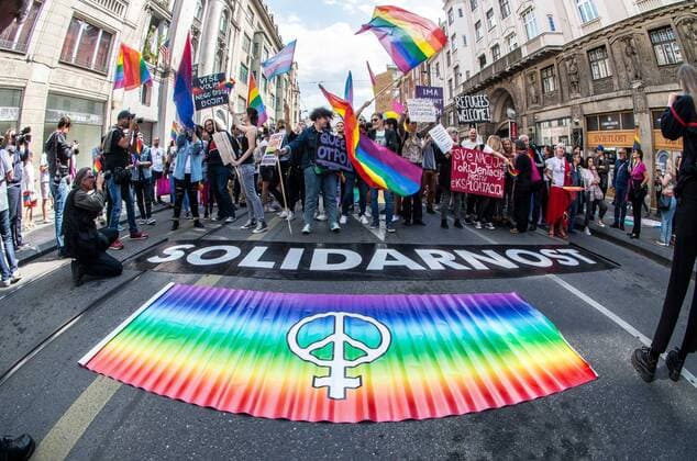 News Themen der Woche KW 36 News Bilder des Tages September 8, 2019, Sarajevo, Kanton Sarajevo, Bosnia Herzegovina: Amid extraordinary security and security checks in response to threats of attacks, the city of Sarajevo held its first official Pride Parade. In past years, informal meetings have resulted in attacks from right-wing radicals and other groups intent on upholding their traditional view of families and relationships. Amnesty International states that social exclusion and discrimination among the LGBTQ community remains widespread in Bosnia and Herzegovina, despite decriminalization of homosexuality in 1998..The motto of the parade was Ã¢â‚¬oeImza Izac!Ã¢â‚¬Â, or Ã¢â‚¬oedoor, pleaseÃ¢â‚¬Â. While the translation isnÃ¢â‚¬â ¢t exact, the phrase alludes to coming out of the closet...The parade went on without conflict, aside from those that arose between overzealous security p - ZUMAb160 20190908_zbp_b160_023 Copyright: xSachellexBabbarx