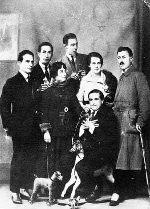 Dadaist movement. Picabia on his Dada (horse). Standing behind him, G. Everling Dadaist movement. Picabia on his Dada (horse). Standing behind him, G. Everling 1919 France Copyright: xPhoto12 ArchivesxSnarkx DFS09A04_407