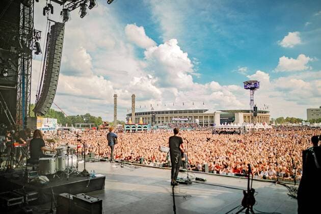 Lollapalooza Berlin 2019. Sänger Dean Lewis während eines Auftrittes im Rahmen des Lollapalooza Berlin 2019 am 07. und 08.09.2019 im Olympiastadion Berlin. 20190909SFL0005