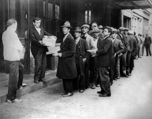 Line in front of soup kitchens . During Hoover s presidential term of office, free meals are distributed in Washington. Line in front of soup kitchens . c.1930 United States National archives. Washington Copyright: xPhoto12 ArchivesxSnarkx DFS09A00296