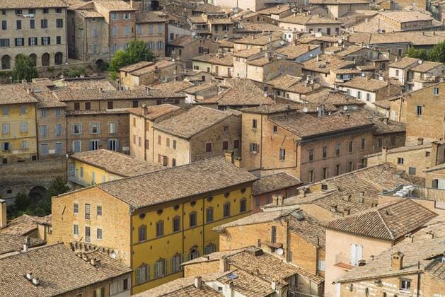 Urbino, Dom und Palazzo Ducale, Marken, Italien, Sommer, 23. August 2019 Im Bild: Blick vom Palazzo Ducale auf die Daecher Urbinos *** Urbino, Dom and Palazzo Ducale, Marches, Italy, Summer, 23 August 2019 In the picture View from Palazzo Ducale to the rooftops of Urbino