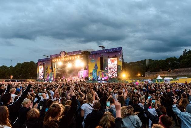 Besucher vor der Hauptbühne beim Musikfestival Lollapalooza im Berliner Olympiastadion snapshot-photography F.Boillot