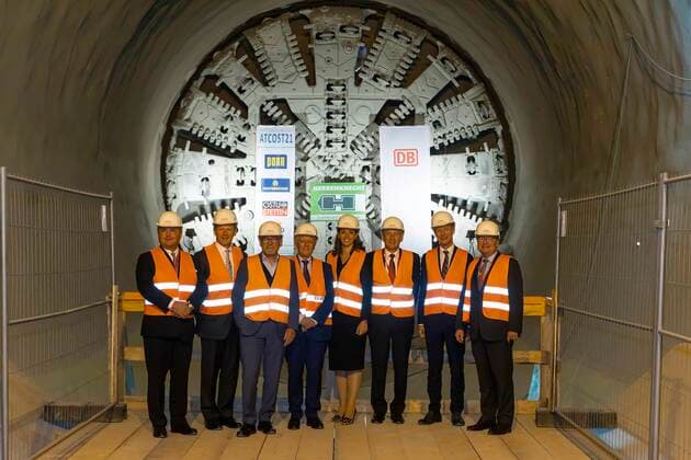 Bilder des Jahres 2019, News 09 September News Themen der Woche KW37 News Bilder des Tages DEU, Deutschland, Baden-Württemberg, Stuttgart, 09.09.2019: Bahnprojekt Stuttgart 21 erreicht eine wichtige Zielmarke: Bahnchef Richard Lutz feiert symbolischen Tunneldurchbruch des Filtertunnels. Der Fildertunnel besteht aus zwei Röhren mit einer Länge von jeweils 9468 Metern. Der Fildertunnel ist der längste Tunnel des Bahnprojekts Stuttgart Ulm und wird nach seiner Fertigstellung der drittlängste Eisenbahntunnel Deutschlands sein. Mit dem Ende des Maschinenvortriebs beim Bau des Fildertunnels sind nun rund 110 von 120 Kilometer Tunnelröhren im Bahnprojekt Stuttgart Ulm vorgetrieben. *** DEU, Germany, Baden Württemberg, Stuttgart, 09 09 2019 Railway project Stuttgart 21 reaches an important target Railway boss Richard Lutz celebrates symbolic tunnel breakthrough of the filter tunnel The Filder Tunnel consists of two tubes,