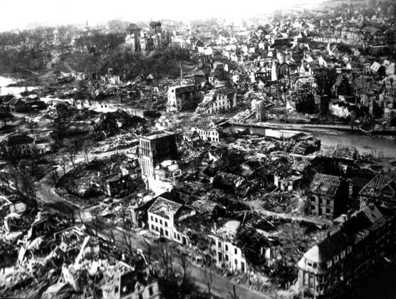 Berlin reduced to rubble and ruins Berlin reduced to rubble and ruins May 1945 Germany Copyright: xPhoto12 ArchivesxSnarkx DFS09A10_328