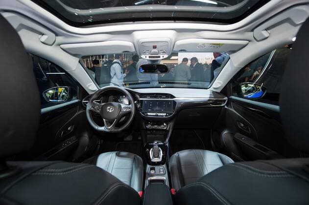 IAA 2019 10.09.2019 Frankfurt am Main x1x Internationale Automobil-Ausstellung 2019. Im Bild (l-r): Auf dem Stand von Opel steht ein Opel Corsa-e (Branding Vauxhall). Frankfurt am Main Frankfurt am Main Hessen Germany *** IAA 2019 10 09 2019 Frankfurt am Main x1x International Motor Show 2019 Picture l r The Opel stand features an Opel Corsa e Branding Vauxhall Frankfurt am Main Frankfurt am Main Hessen Germany