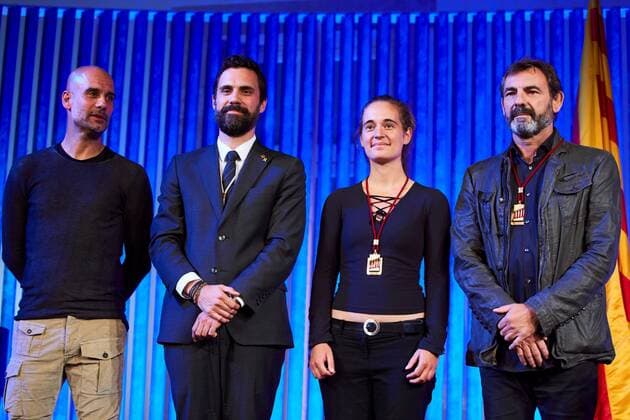 Bilder des Jahres 2019, News 09 September News Themen der Woche KW37 (L-R) Manchester City s head coach, Pep Guardiola; Catalan regional Parliament s Speaker, Roger Torrent; German activist and sea captain of Sea Watch Carola Rackete; and Proactiva Open Arms NGO founder and president Oscar Camps (R) take part in a ceremony held in Catalan s regional Parliament, in Barcelona, Spain, 10 September 2019. Carola Rackete and Oscar Camps have been granted with the Parliament s Medal of Honor. Catalan s Regional Parliament grants Medal of Honor to Mediterranean sea captains !ACHTUNG: NUR REDAKTIONELLE NUTZUNG!  Copyright: xAlejandroxGarciax GRAF9840 20190910-637037484429692331