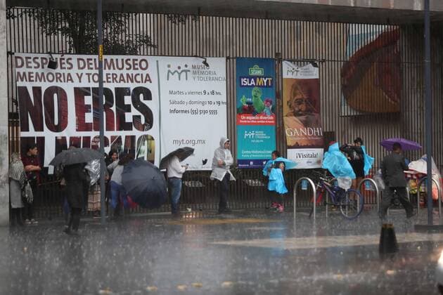Mexiko, schwere Regenfälle September 10, 2019: EUM20190910ACT10.JPG.CIUDAD DE MEXICO Rain Lluvia-CMDX.- La noche de este martes 10 de septiembre de 2019 se registraron lluvias de moderadas a fuertes en diferentes puntos de la Ciudad de Mexico. En la imagen, la zona del Centro Historico capitalino. Foto: Agencia EL UNIVERSAL EVZ Copyright: xValentexRosasx