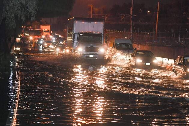 News Bilder des Tages Mexiko, schwere Regenfälle September 10, 2019: EUM20190910ACT13.JPG.CIUDAD DE MEXICO RainLluvias-CDMX.- Luego de las fuertes lluvias que se registraron durante la noche de este martes 10 de septiembre de 2019 en la Ciudad de Mexico, algunas zonas de la capital resultaron afectadas; en la imagen se muestra un encharcamiento en la alcaldia Iztapalapa. Foto: Agencia EL UNIVERSALArmando MartinezEVZ Copyright: xElxUniversalx
