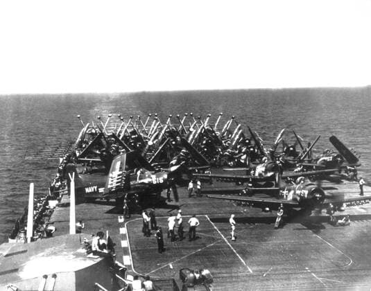 Korean war, on the deck of the American ship Philippine , aircrafts armed with rockets and bombs wait for the departure signal. On the deck of the American ship Philippine , aircrafts armed with rockets and bombs wait for the departure signal. September 18, 1950 Korean war National Archives - Washington Copyright: xPhoto12 ArchivesxSnarkx DFS09A11_103