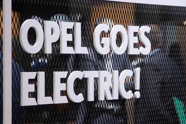 Schriftzug Opel Goes Electric, Feature, Randmotiv, Symbolfoto, Internationale Automobil- Ausstellung IAA 2019 in Frankfurt, am 10.09.2019.