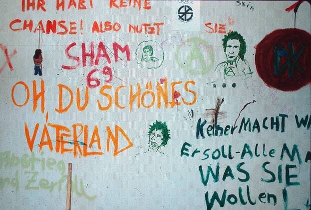 Reportage Punks from East Berlin, 1982 Reportage Punks from East Berlin: graffiti on the walls of an apartment squatted by a group of punks in East Berlin. 1982 Copyright: xIlsexRuppert Photo12x RPP19A00_046