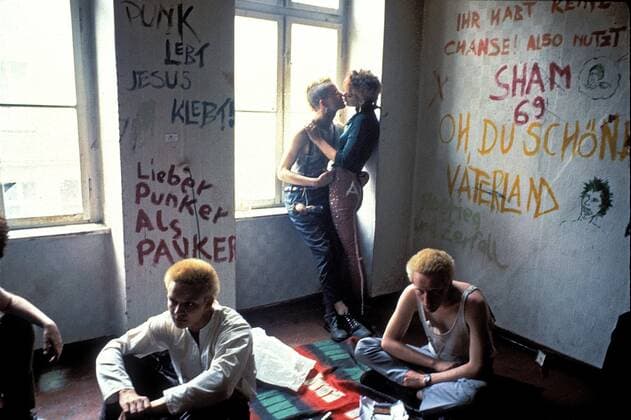 Reportage Punks from East Berlin, 1982 Reportage Punks from East Berlin: apartment squatted by a group of punks in East Berlin. 1982 Copyright: xIlsexRuppert Photo12x RPP19A00_058