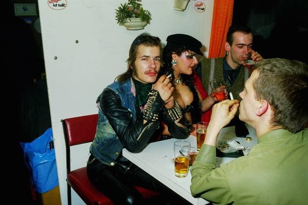 Anniversary evening of the journalist JÃ¶rg Hoppe, 1983 In the foreground with a cigarette: Wolfgang MÃ¼ller, founder of Die TÃ¶dliche Doris (a group of artists and musicians), then from left to right; Detlef, dancer Valerie Caris Ruhnke and artist Reinhard Wilhelmi. All came to attend the birthday party of television producer and music journalist JÃ¶rg Hoppe, on a boat along the Spree in East Berlin in 1983. Copyright: xIlsexRuppert Photo12x RPP19A00_183