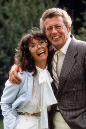 Dieter Thomas Heck Der deutsche Moderator, Schlagersänger, Schauspieler, Showmaster, Produzent und Entertainer Dieter Thomas Heck posiert mit seiner Ehefrau Ragnhild Möller für ein Foto in den 1980er Jahren. The German presenter, singer, actor, showmaster, producer and entertainer Dieter Thomas Heck posing with his wife Ragnhild Möller for a photo in the 1980s., Deutschland Copyright: HelmutxReiss UnitedArchives83000885
