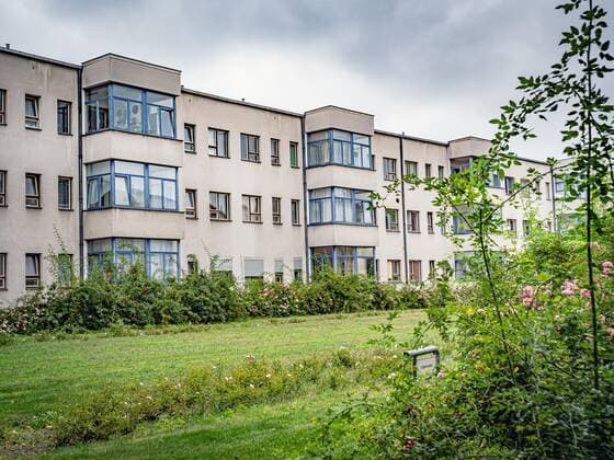 Berlin Reinickendorf; Großsiedlung Weiße Stadt rund um die Aroser Allee, UNESCO Welterbe, Siedlung der Berliner Moderne, eine Siedlung der Deutsche Wohnen DW Berlin *** Berlin Reinickendorf Large housing estate Weiße Stadt around Aroser Allee, UNESCO World Heritage Site, housing estate of Berlin Modernism, a housing estate of Deutsche Wohnen DW Berlin