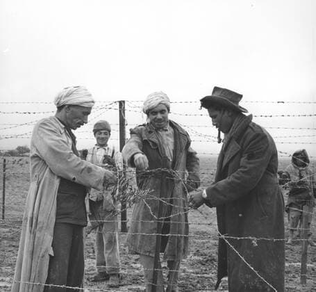 Closing of the Algerian-Tunisian border (1957) Algerian War of Independence. Closing of the Algerian-Tunisian border (1957) Copyright: xPhoto12 Photosvintagesx WTZ04197_021