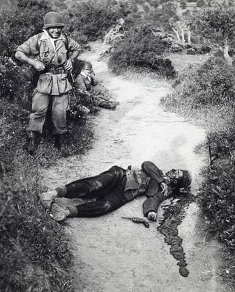 Soldier who died during the Karmouche operations Algerian War of Independence Soldier who died during the Karmouche operations in Great Kabylia May 1956 Copyright: xPhoto12 Photosvintagesx WTZ04287_010